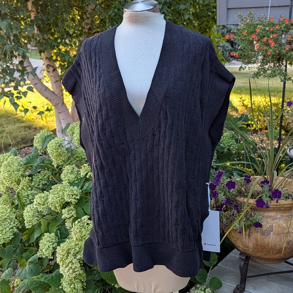 nwt LULULEMON cable knit relaxed fit sweater vest M L - Picture 1 of 12